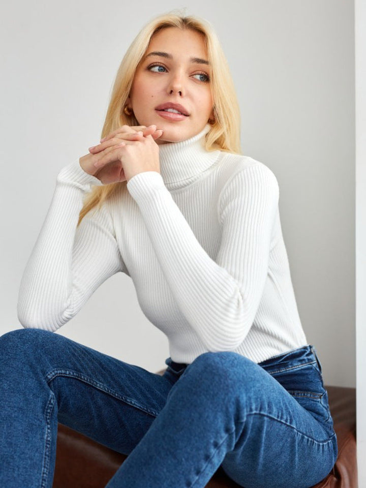 Elegant women's classic turtleneck sweater, ideal for sophisticated autumn & winter fashion.