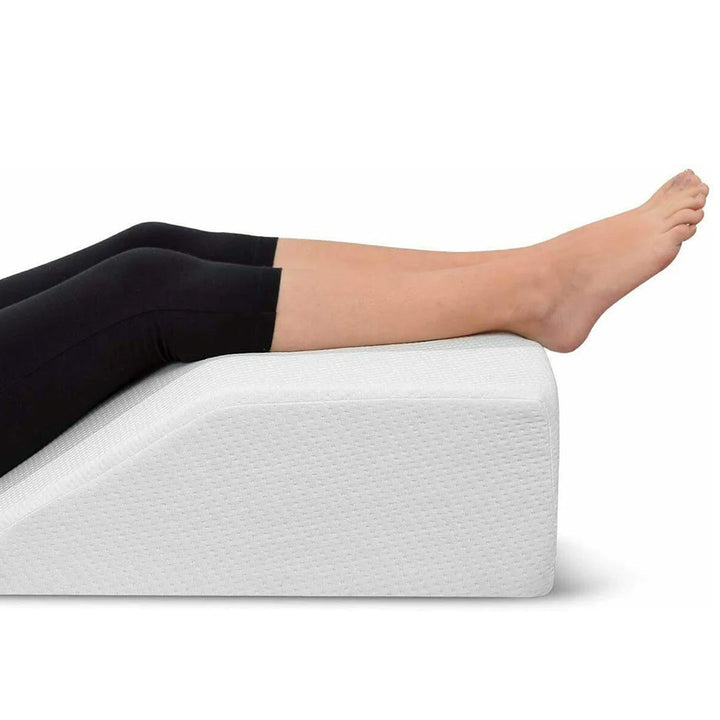 Unisex memory foam leg elevation pillow for pain & swelling relief, promoting better circulation and restful sleep.
