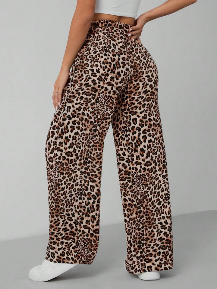 Comfortable women's wide leg leopard print pants, perfect for relaxed summer fashion and effortless style.