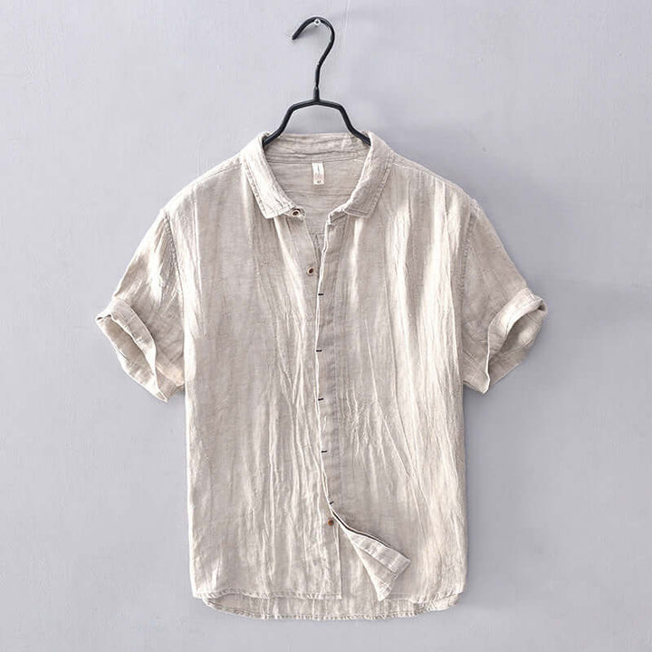 Stylish men's short sleeve button-up shirt, versatile for everyday casual wear. Modern fit & breathable.