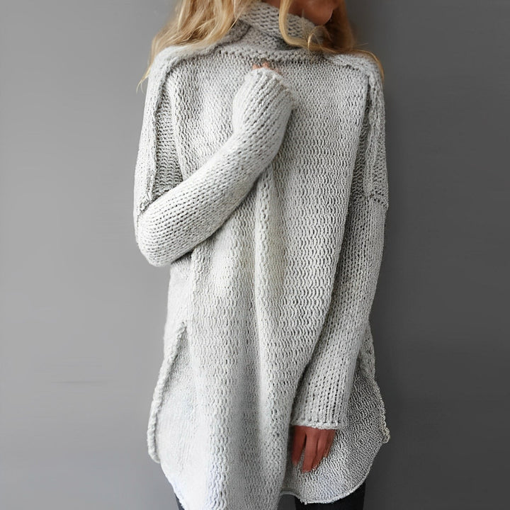 Women's cozy oversized sweater in a relaxed fit, perfect for winter fashion & fall essentials. Comfortable long sleeve top.