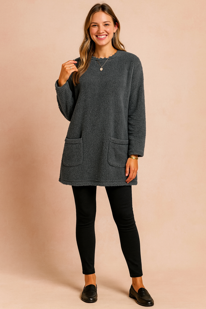 Comfortable women's oversized long sleeve sweater. Relaxed fit knitwear for casual everyday style and cozy winter fashion.