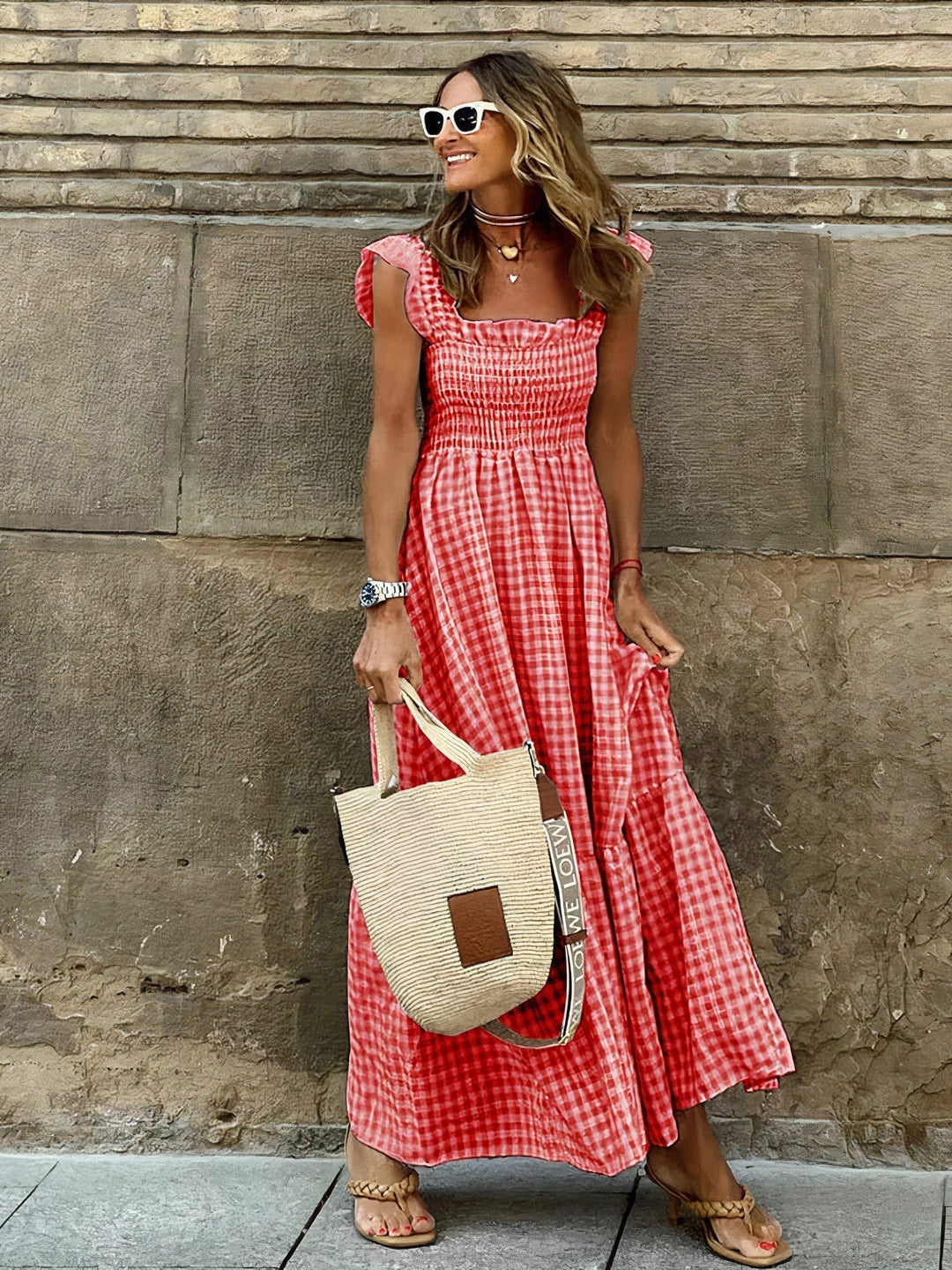 Versatile women's plaid maxi dress in a regular fit, ideal for spring & summer. Timeless check print for casual elegance.