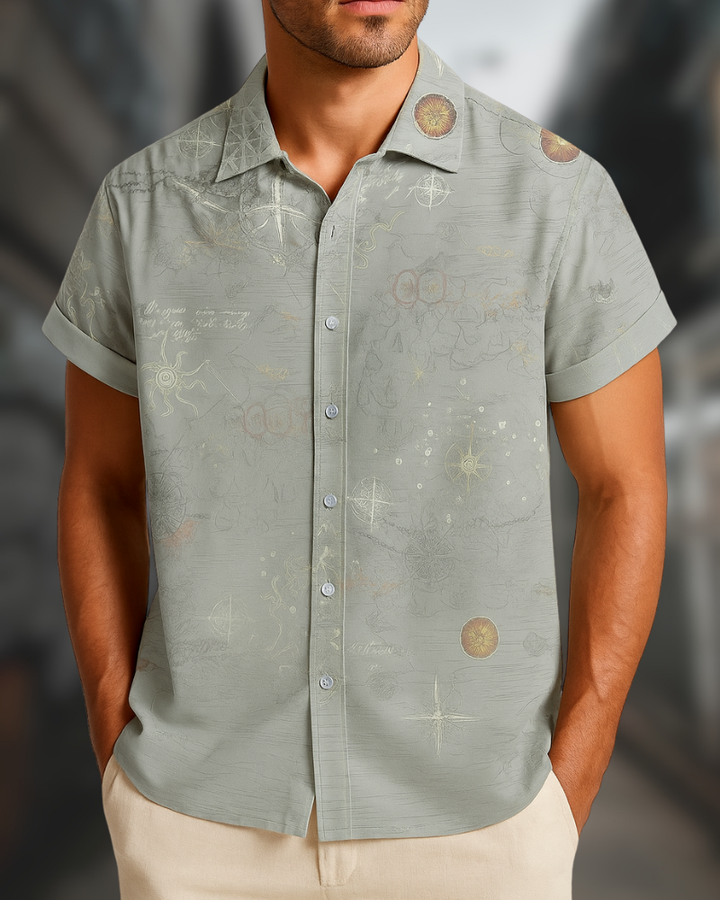 Relaxed fit men's vintage short sleeve button-down shirt, ideal casual retro wear for summer.