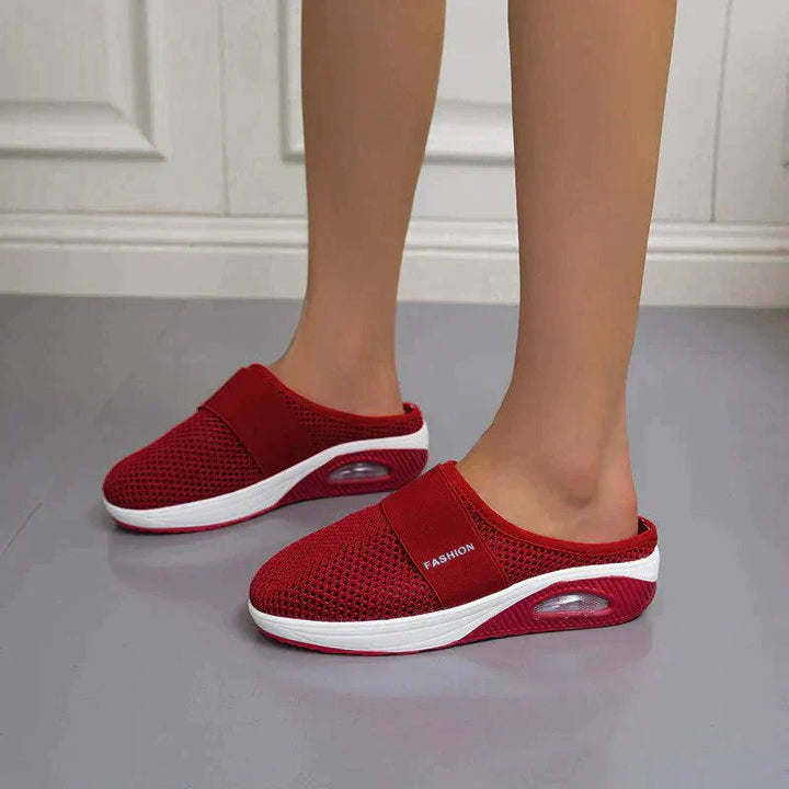 Women's lightweight, breathable casual clog slippers. Orthopedic comfort, perfect for home & everyday wear.