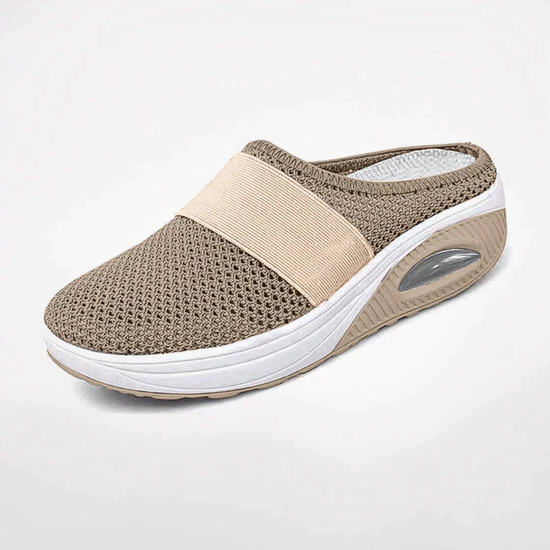Stylish women's clogs with excellent foot support. Lightweight, breathable, & anti-slip for comfortable loungewear.