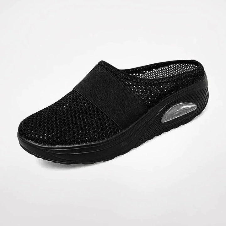 Breathable women's clogs, ideal as casual slippers or lightweight everyday footwear. Offers superior foot support.