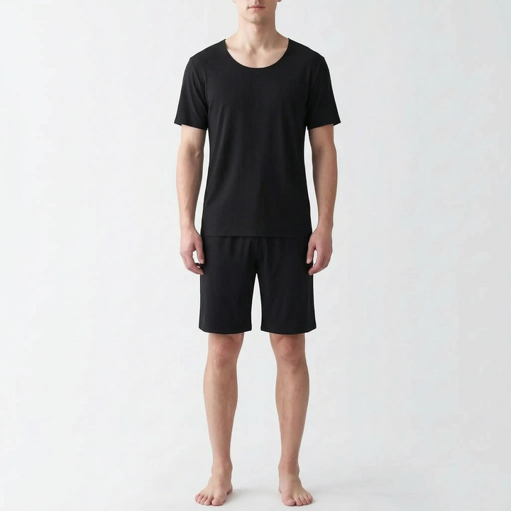 Versatile men's short-sleeve pyjama set, great for comfortable sleepwear and casual loungewear at home.