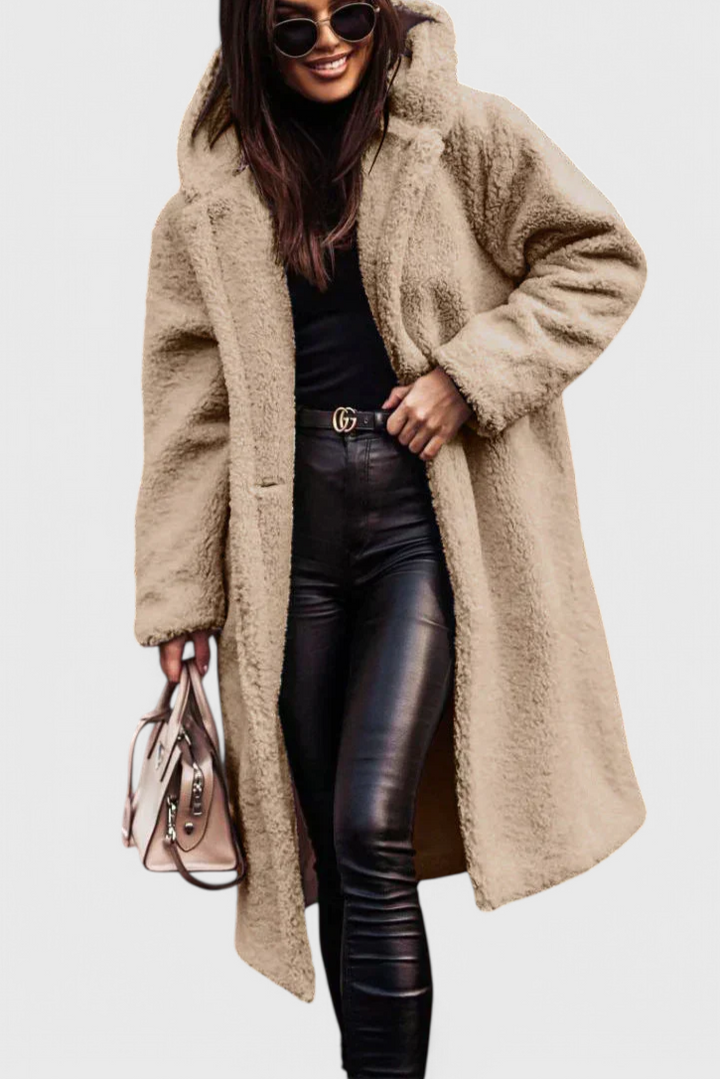 Chic women's oversized faux fur long coat. A cozy teddy coat perfect for stylish winter outfits.