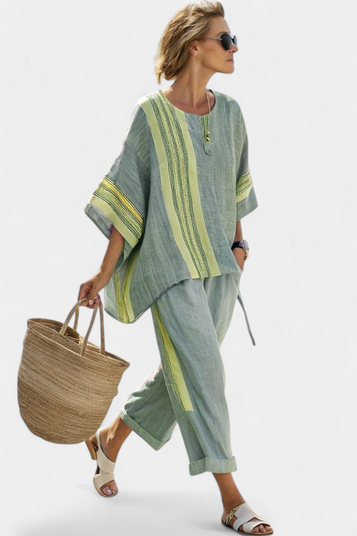 Stylish women's Paloma set: casual contrast trim top & wide leg pants, ideal for everyday or resort fashion.