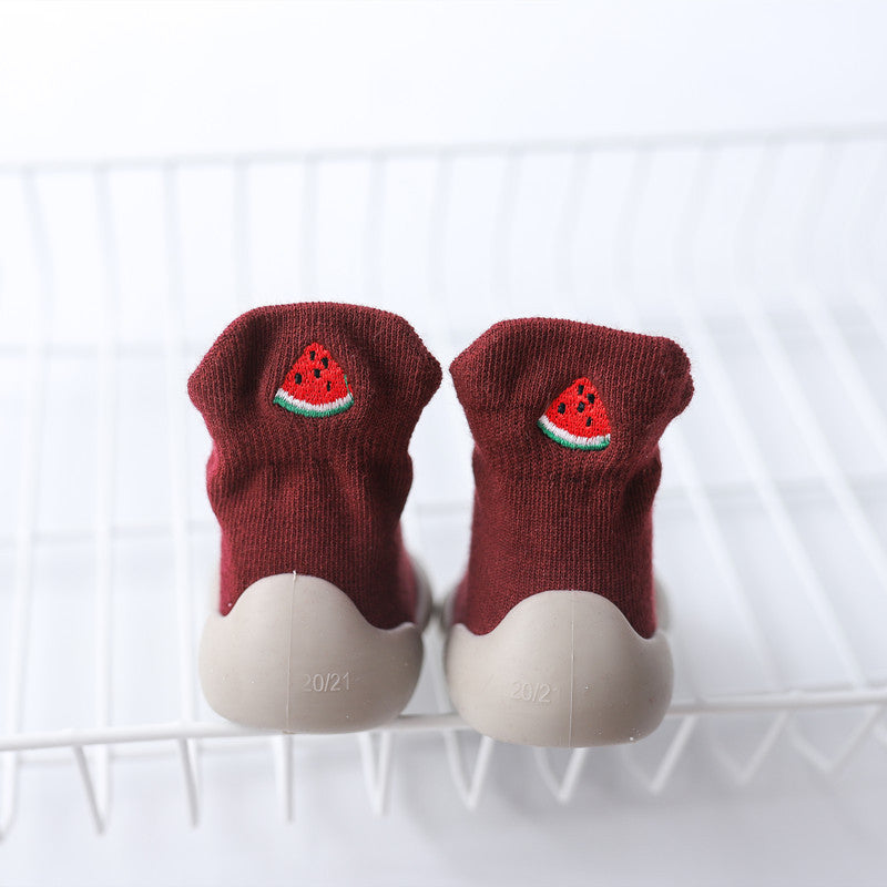 Kids' slip-on barefoot shoes with flexible sole, perfect for toddlers' natural movement & active play.
