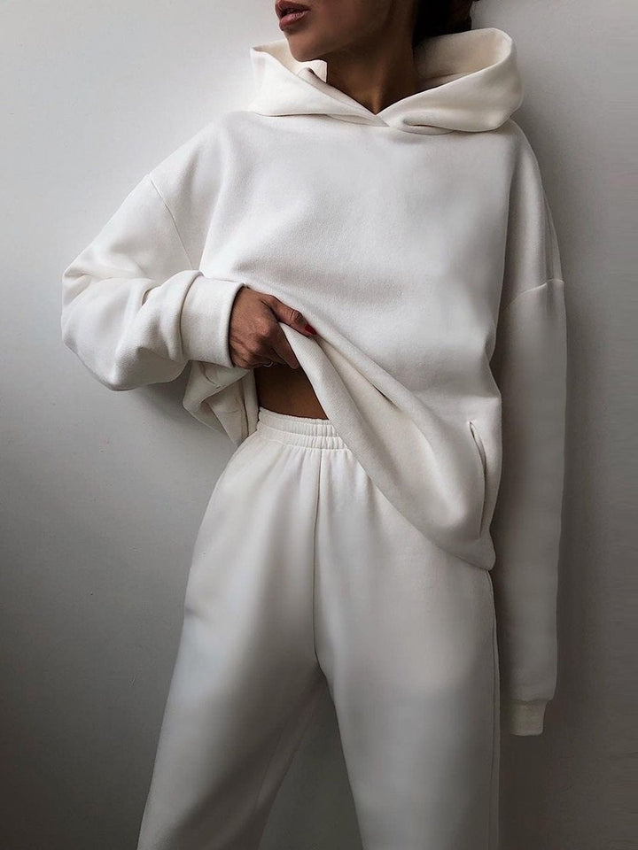 Ultra-soft women's comfort set: zip-front jacket & tapered joggers. Ideal for home, gym, or errands.