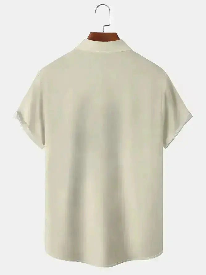 Comfortable men's short sleeve bowling shirt in retro style. Geometric print, button-down, ideal for summer fashion.