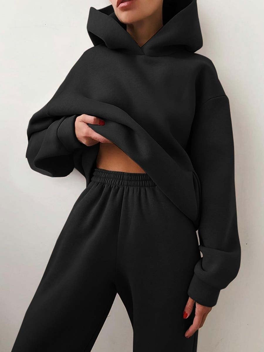 Stylish women's two-piece jogger set featuring a zip-up jacket & soft joggers. Perfect for leisure & comfort.