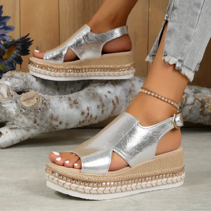 Stylish women's comfortable sandals, a versatile choice for spring & summer outfits. Perfect for casual wear.