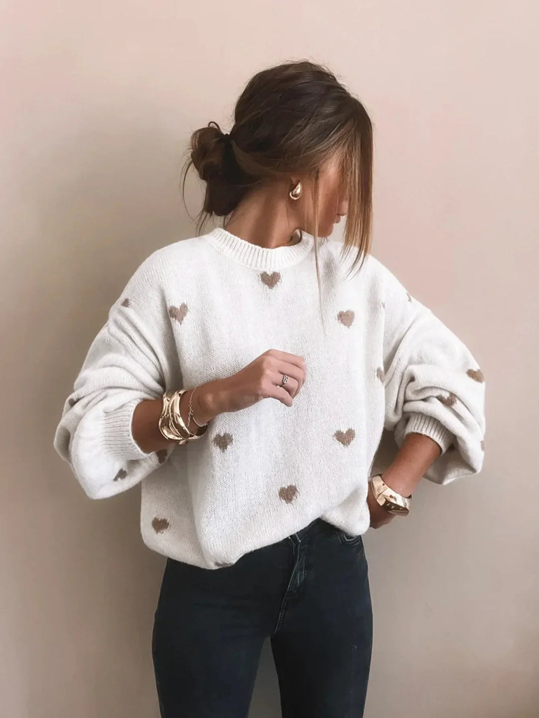 Women's fall fashion: oversized heart embroidered jumper, crew neck, and soft, warm fabric.