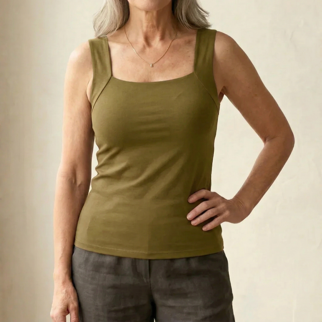 Freedom & support: women's tank top with a built-in bra, perfect for everyday comfort.
