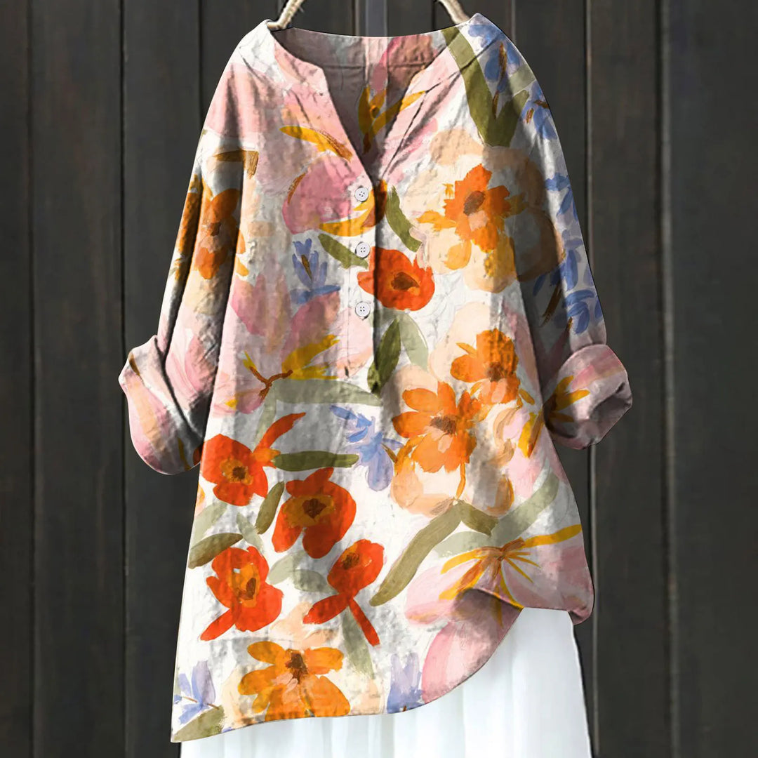 Stylish women's floral long-sleeve blouse, perfect for an elegant yet casual spring/summer look.