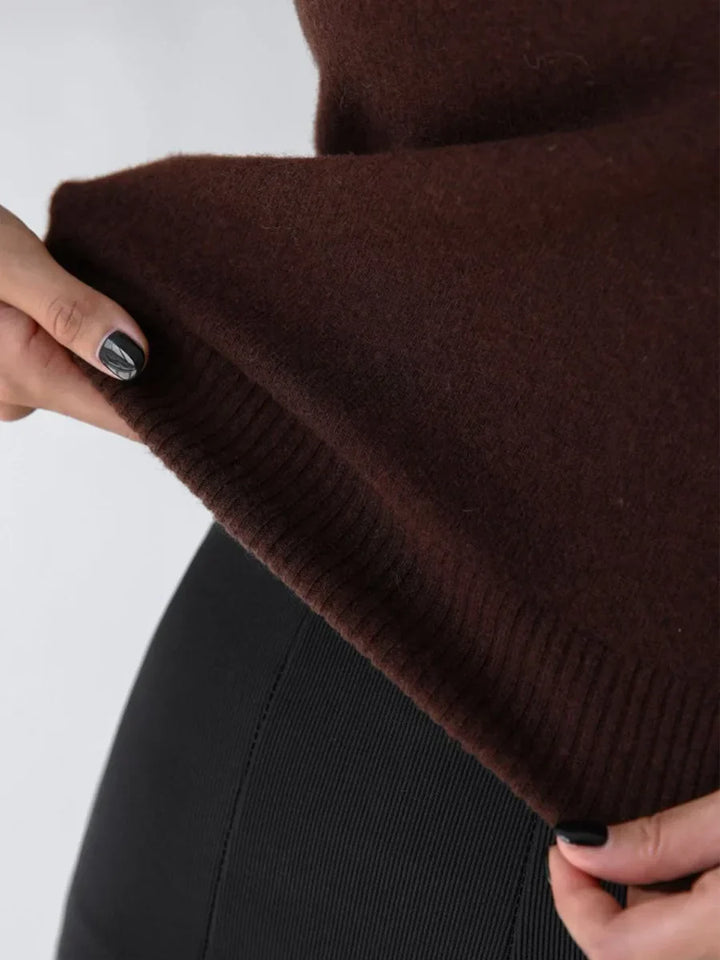 Women's elegant sleeveless tank with a graceful turtleneck, perfect for daily wear.