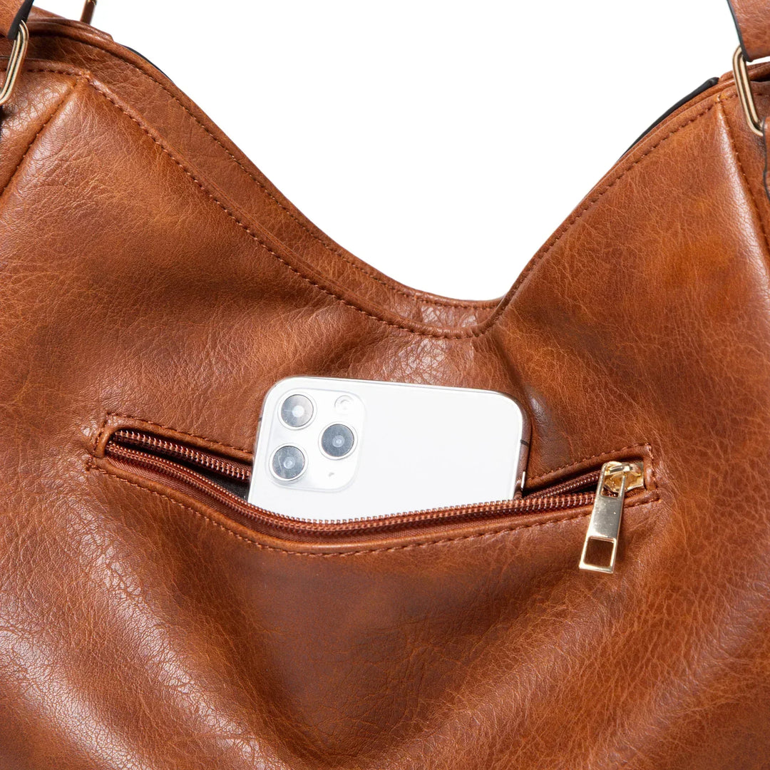 Versatile women's leather shoulder bag. Chic crossbody handbag, perfect for daily use & an elegant fashion accessory.
