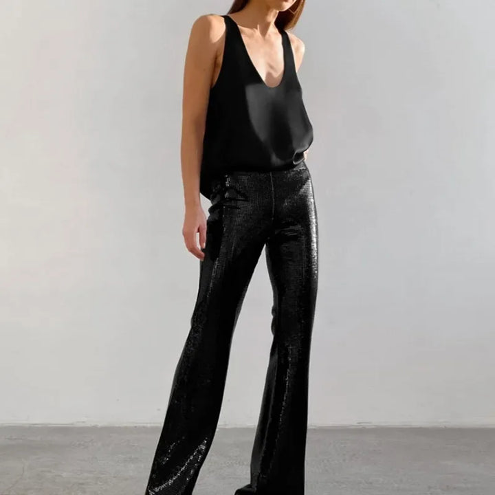 Stylish women's scoop neck tank, sleeveless design offering comfort for spring & summer daily wear.