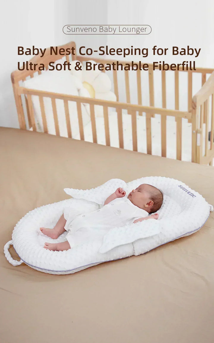 Portable ergonomic baby bed with breathable mesh, offering back support for infants 0-12 months.