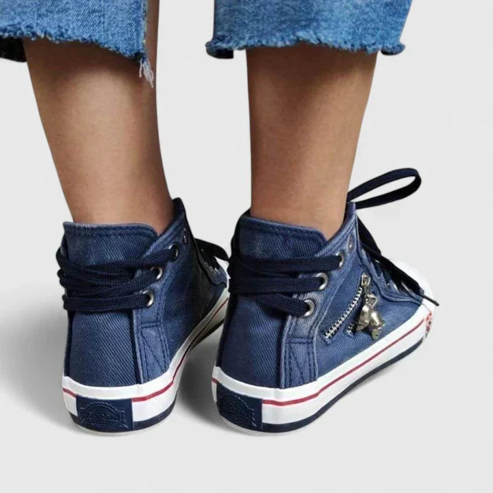 Fashionable women's high-top denim sneakers, featuring trendy zip and stud details, ideal for a casual look.