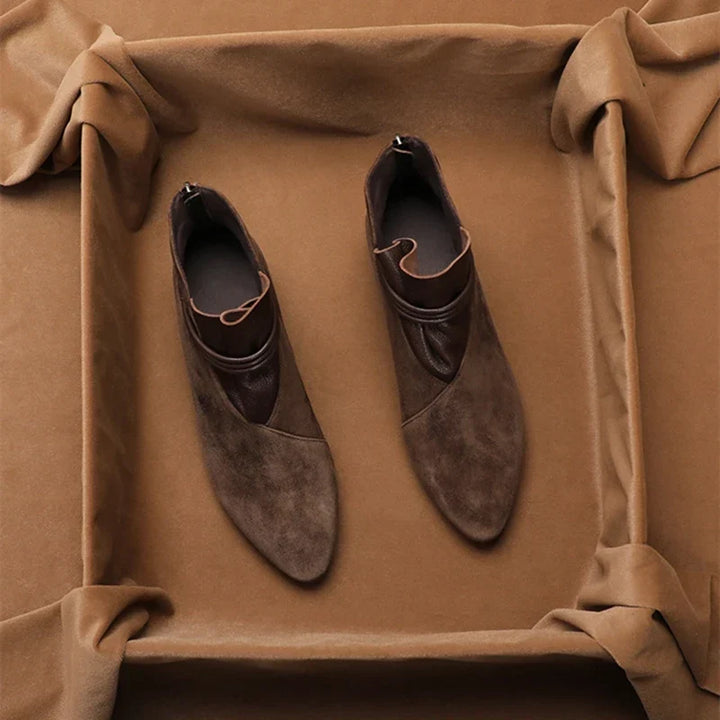 Versatile black women's low heel boots, comfy ankle design for everyday style & fall fashion.