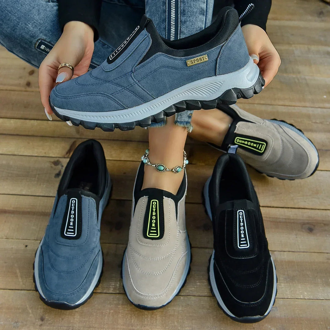 Women's comfortable orthopedic shoes with a soft sole and arch support, ideal for long hours and daily wear.