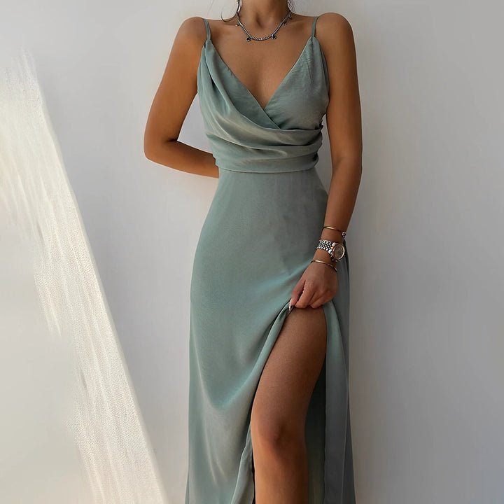 Chic women's party maxi dress, ideal for formal events. Features a flattering slit and elegant design.