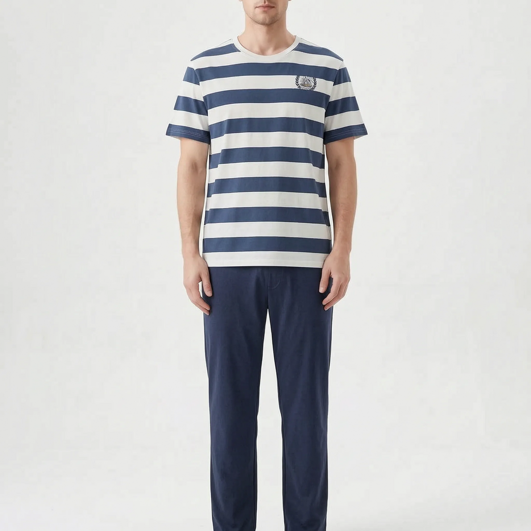 Relaxed men's short sleeve homewear suit, elastic waist for easy wear.