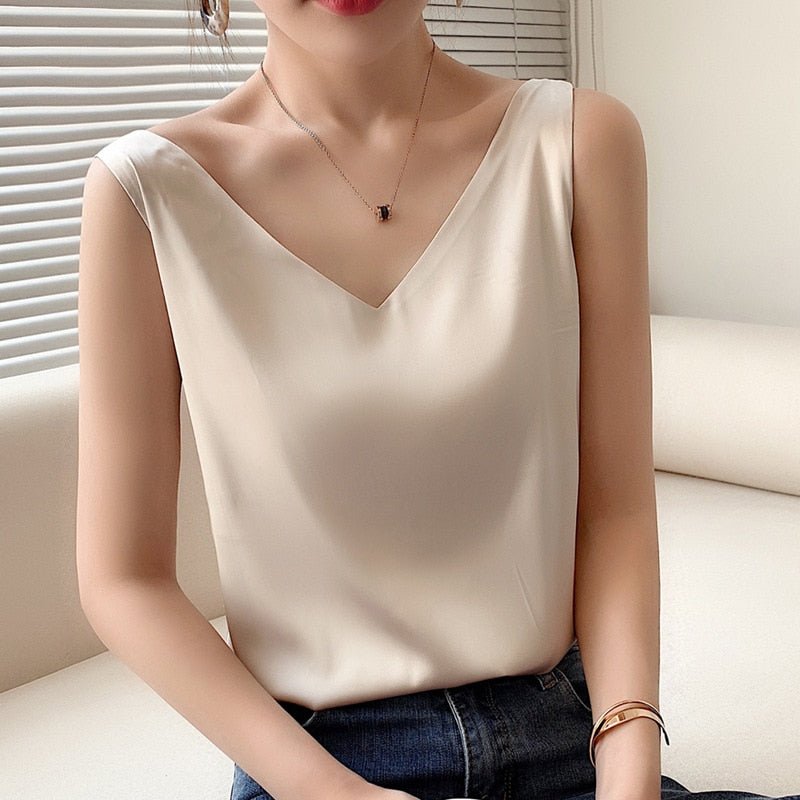 Modern women's tank top, super breathable and comfortable, perfect for an effortless, chic look.