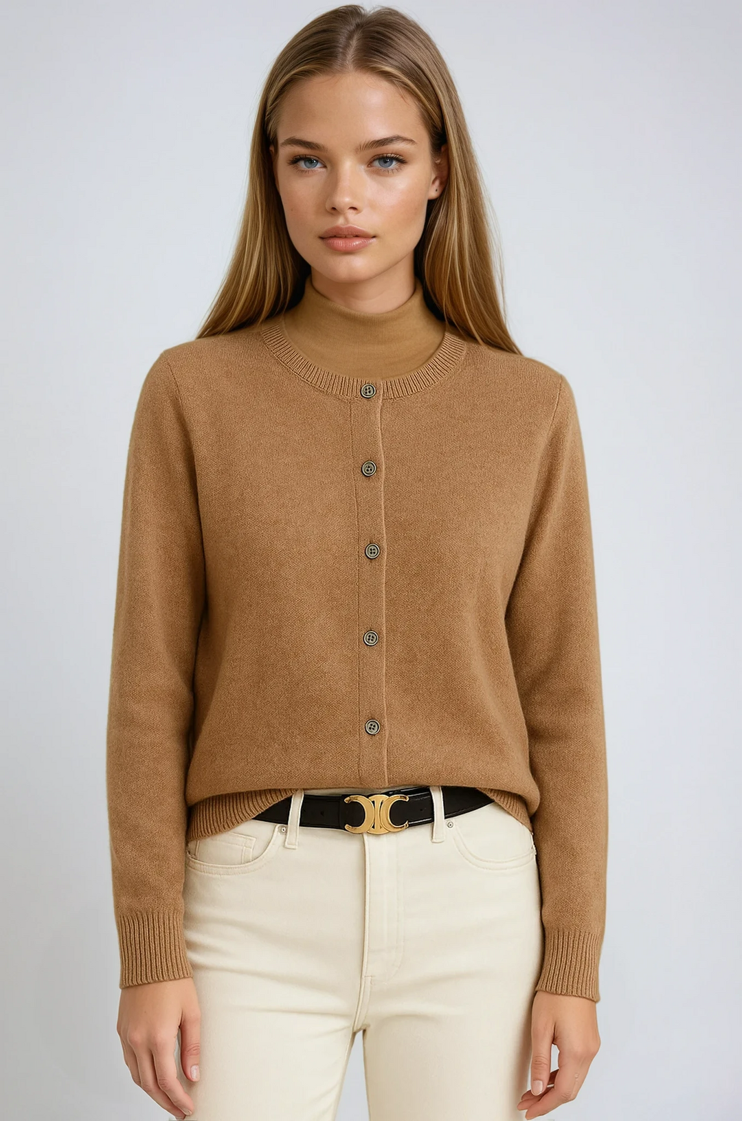 Soft women's long-sleeve cardigan with button closure, perfect for cozy everyday wear or elegant layering.