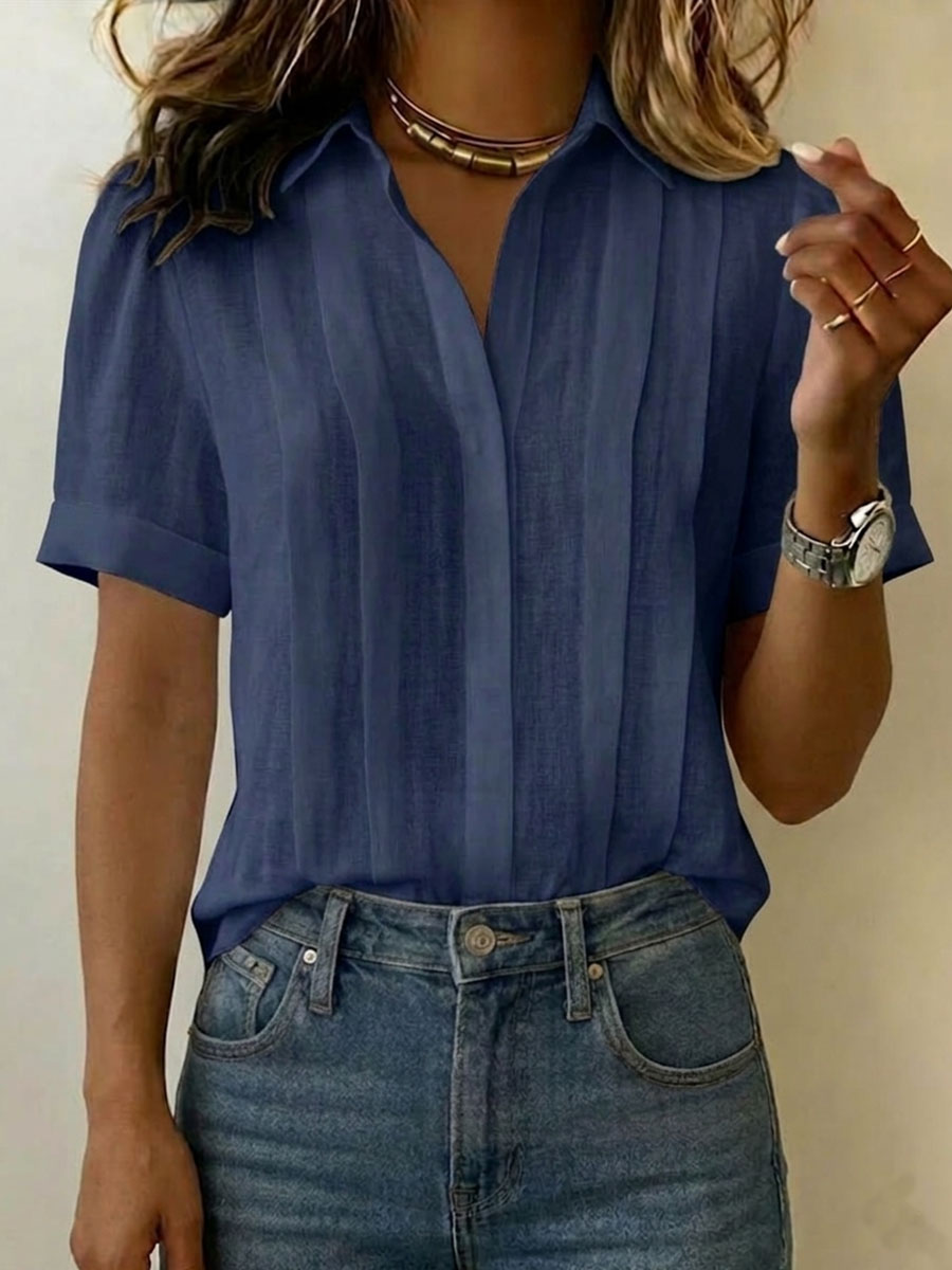 Men's fashionable textured short sleeve shirt. This button-up is a breathable, smart casual summer essential.