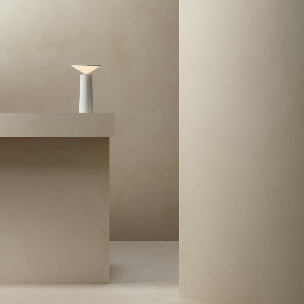 Wireless dimmable LED desk lamp, modern design for efficient office or study lighting.