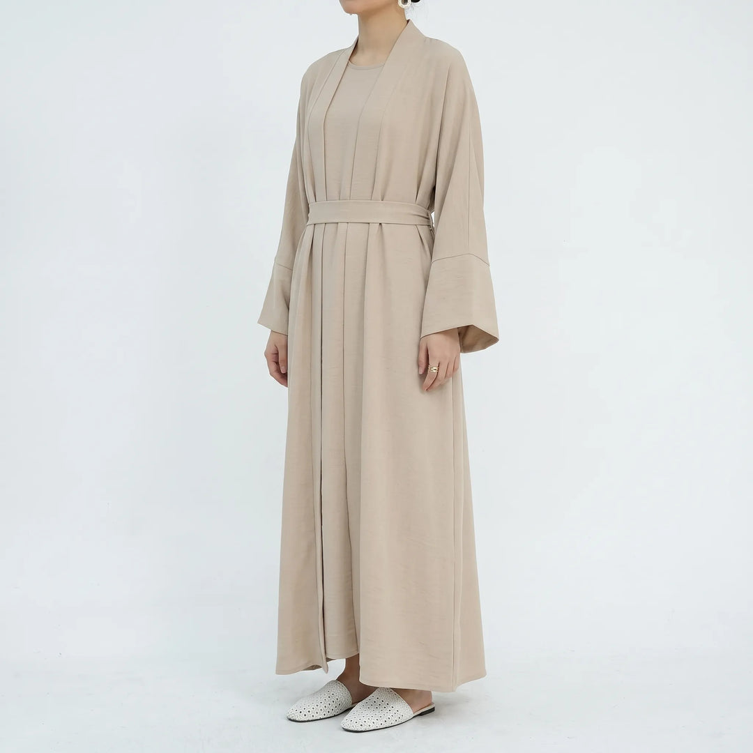 Comfortable women's two-piece abaya set, ideal for loungewear or a relaxed daily modest outfit.