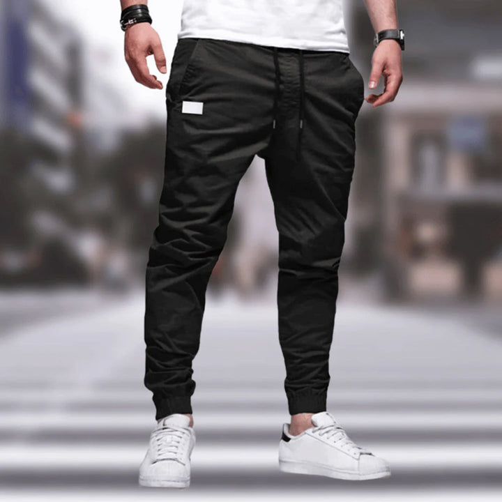 Man wearing comfortable men's cargo pants, styled casually for streetwear, showcasing relaxed fit & everyday versatility.
