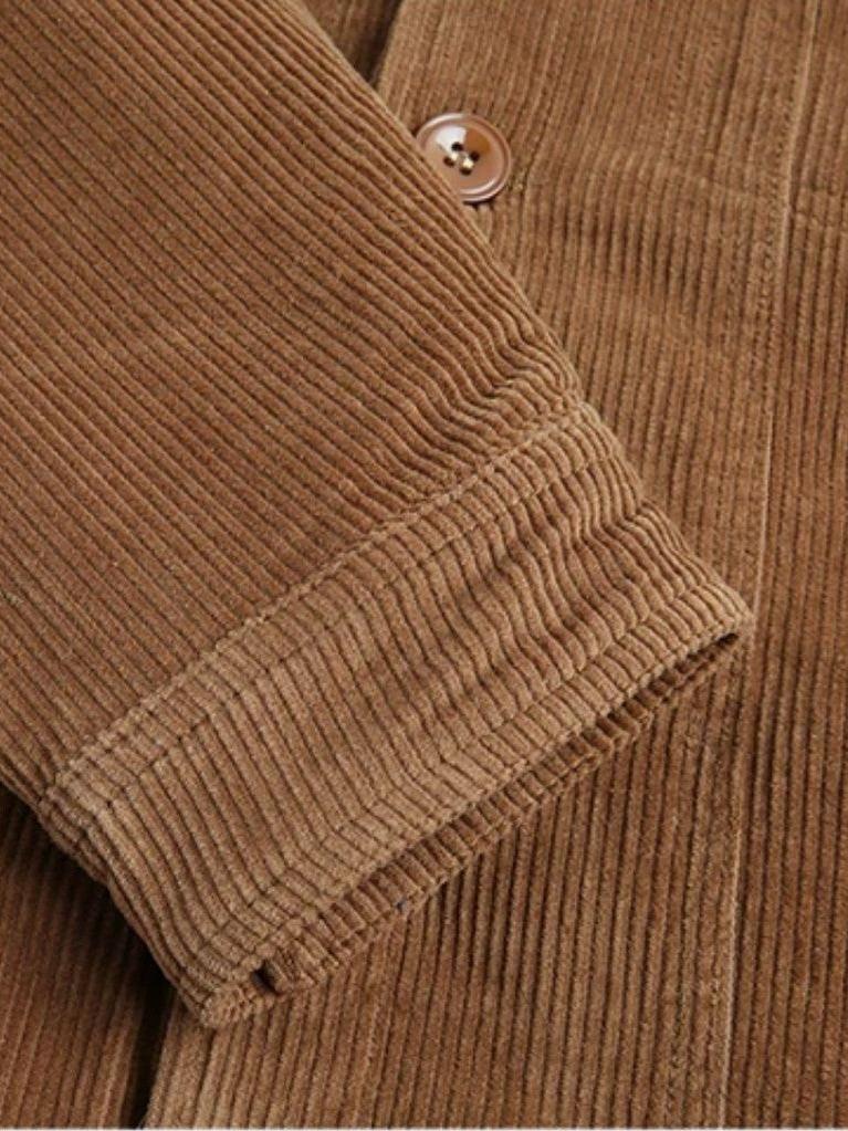 Robust men's warm outerwear, button-front trucker jacket for casual everyday layering.