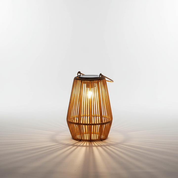 Stylish waterproof solar rattan lamp, ideal for outdoor patio & garden lighting. Sustainable LED ambient decor.