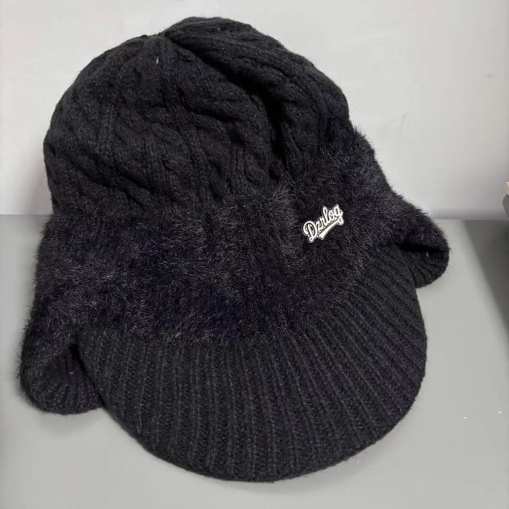 Protective unisex trapper hat for extreme cold, featuring warm ear flaps and comfortable fit.