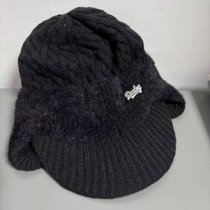 Protective unisex trapper hat for extreme cold, featuring warm ear flaps and comfortable fit.