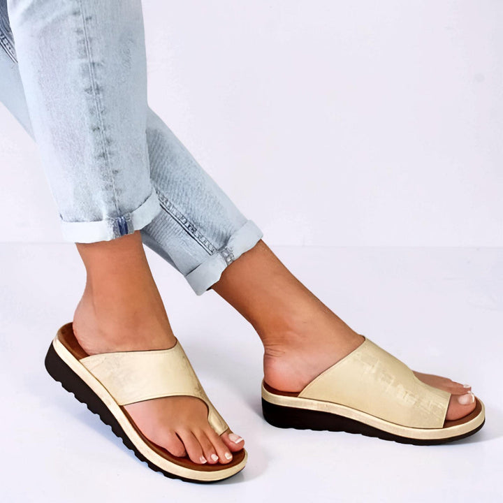Women's casual slip-on open-toe flat sandals, comfortable footwear perfect for summer and everyday walking.