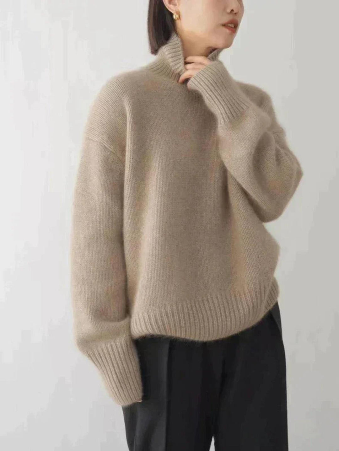 Warm women's long-sleeve turtleneck pullover. Cozy & chic, perfect for winter layering & essential everyday style.