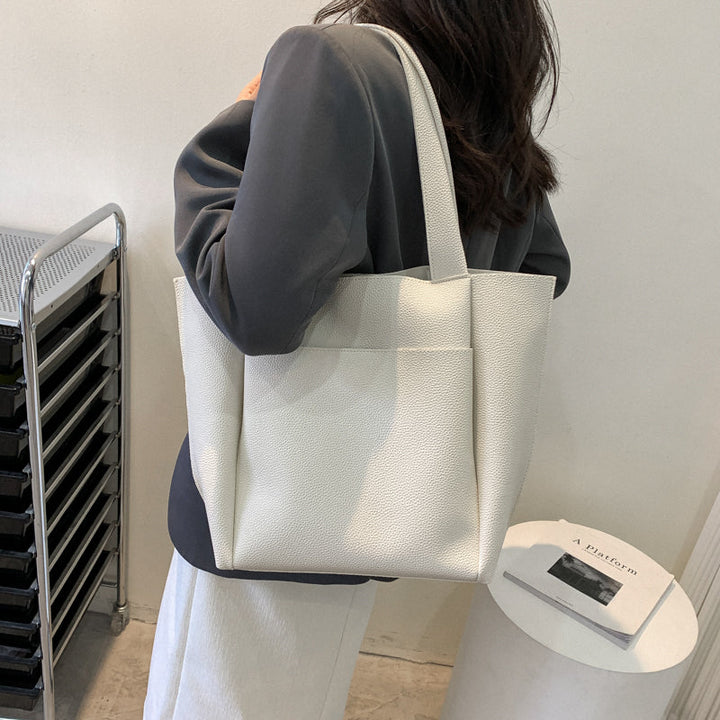 Large women's shoulder tote bag, spacious & elegant. Ideal for work, everyday use, a structured fashion accessory.