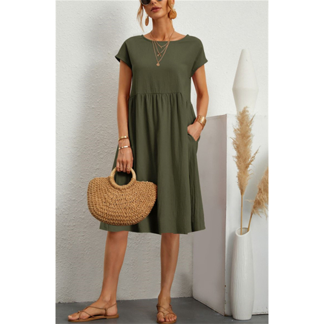 Effortless women's casual midi dress in a light fabric, ideal for summer comfort & versatile styling.
