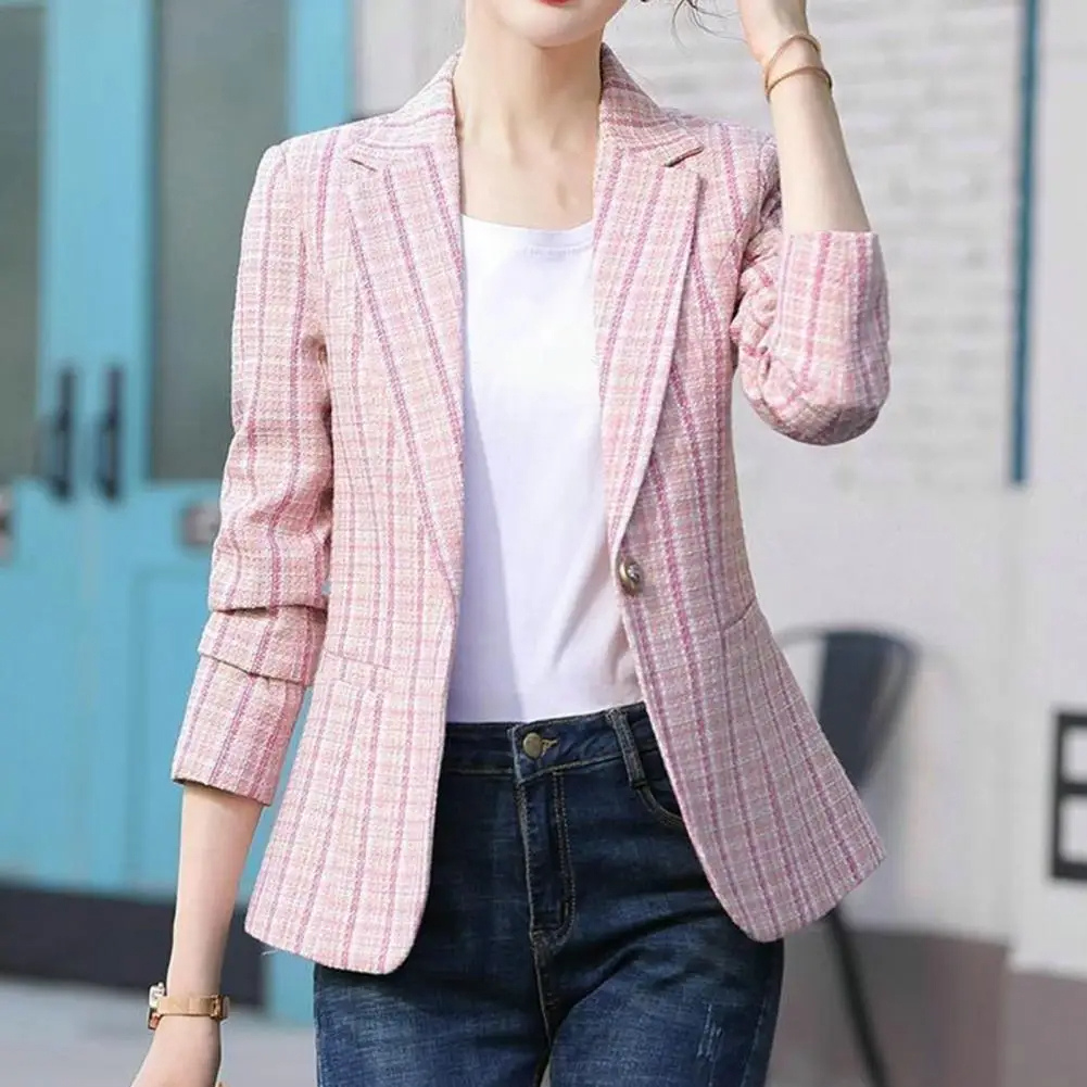 Sophisticated women's tailored plaid blazer. Notched lapel, long sleeves. Versatile jacket for office & casual chic.