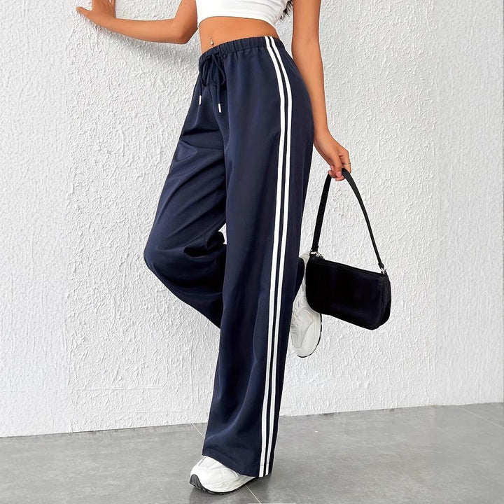 Modern women's trackpants: wide leg, palazzo style, with a distinctive side stripe for a fashionable look.