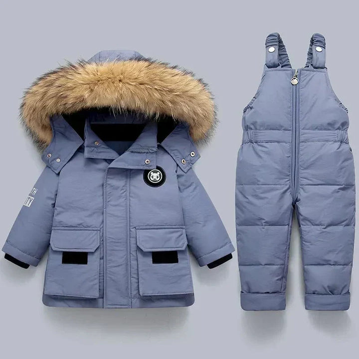 Complete kids' winter essentials: a warm snowsuit set, including a stylish jacket and functional snow pants.