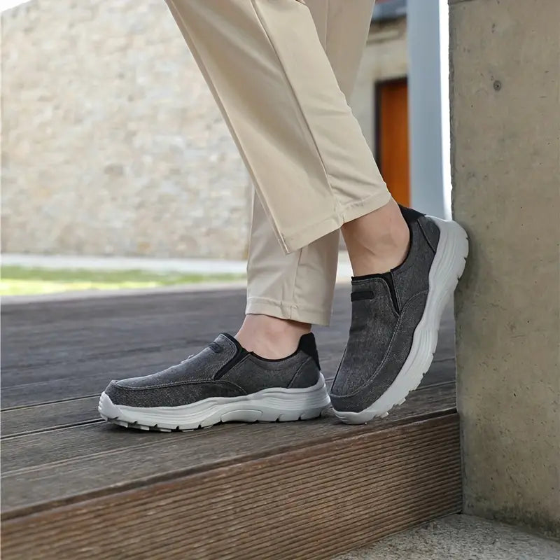 Men's ultra-light slip-on loafers, perfect for all-day comfort. Ideal casual walking shoes.
