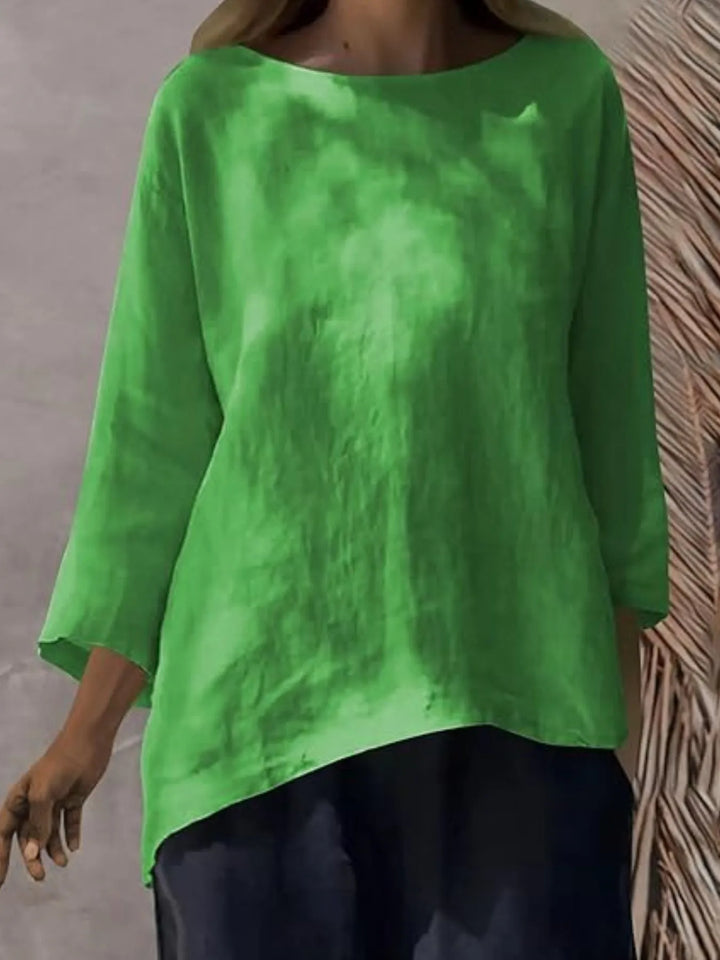 Stylish women's plus size blouse, relaxed fit for comfortable everyday wear.